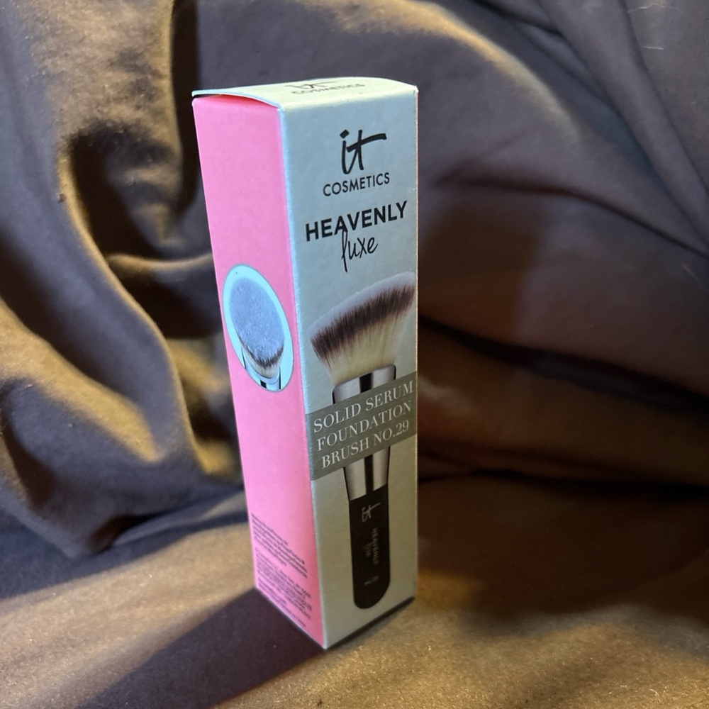 it cosmetics Heavenly Luxe Solid Serum Foundation Brush No.29